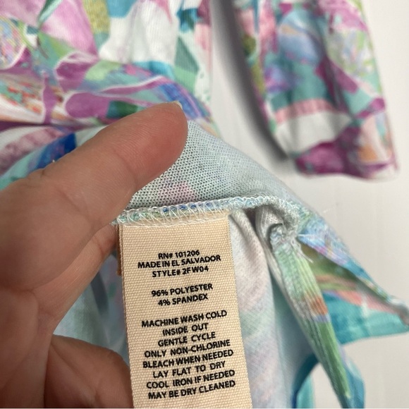 Soft Surroundings Top Small Floral Tropical Multicolor V-neck 3/4 Sleeve Shirt - Picture 6 of 10